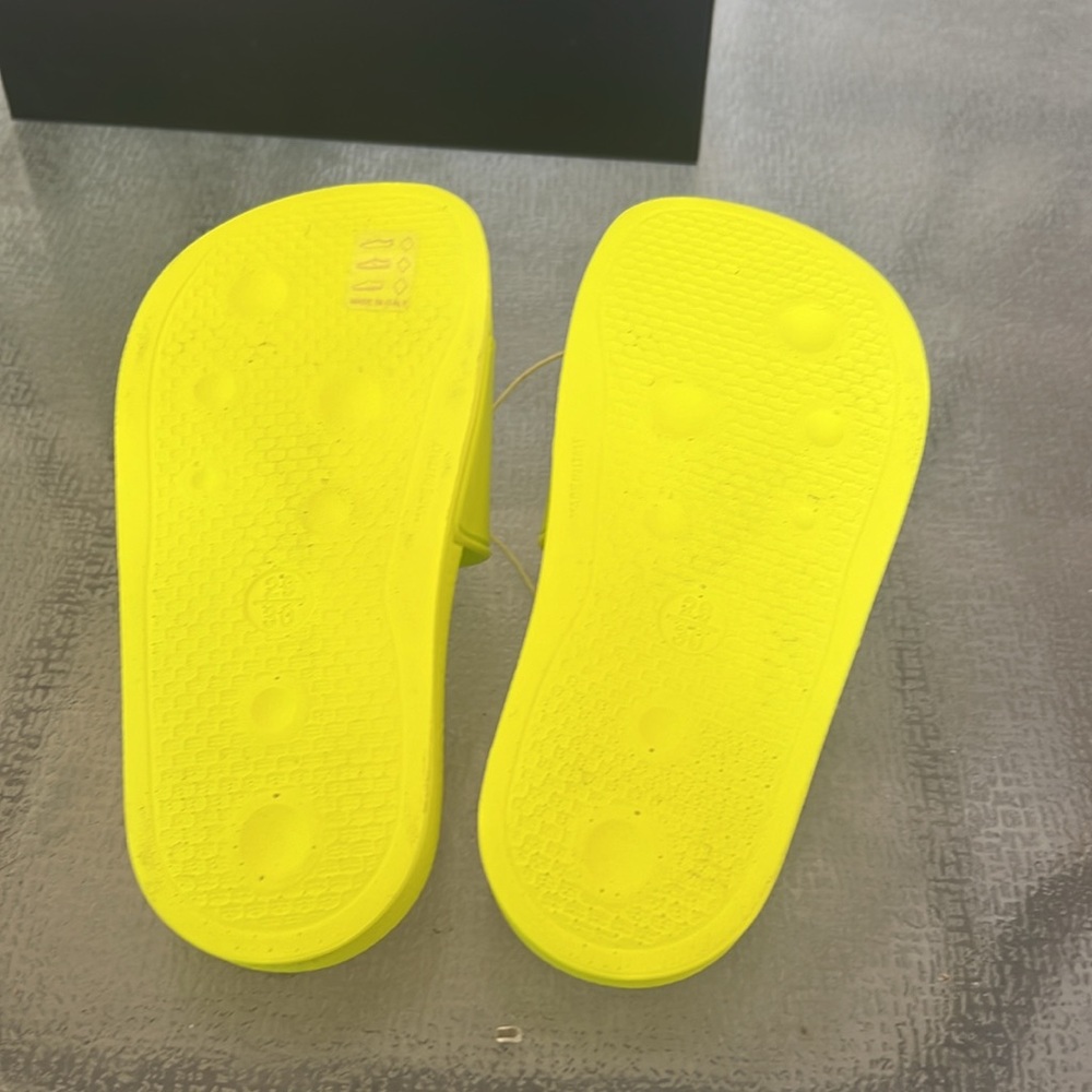 Versace Medusa Kids Sliders - Picture 6 of 9